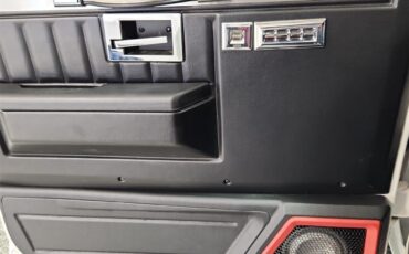 Chevrolet-Blazer-1989-White-Red-24