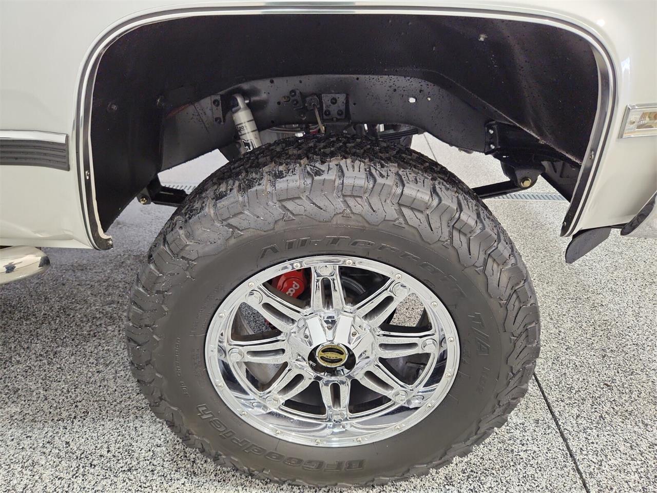 Chevrolet-Blazer-1989-White-Red-37