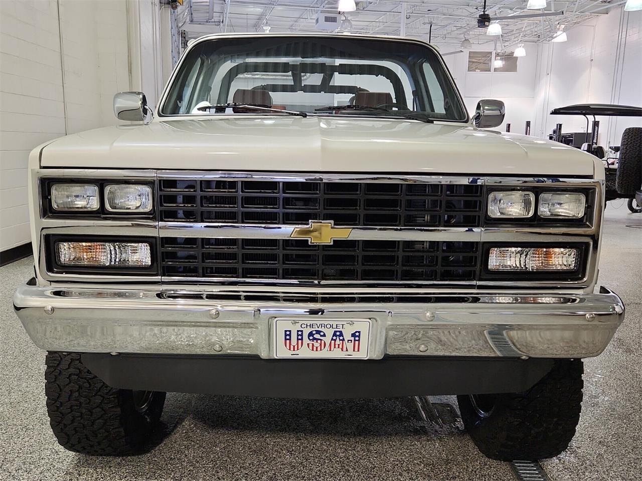 Chevrolet-Blazer-1989-White-Red-8