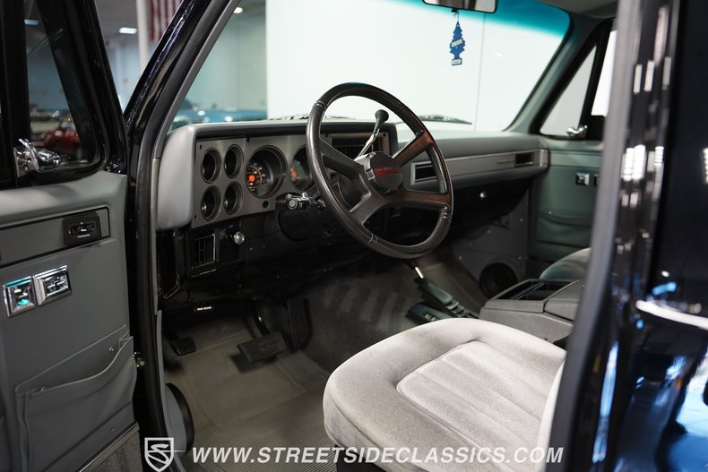 Chevrolet-Blazer-1990-Black-Gray-3