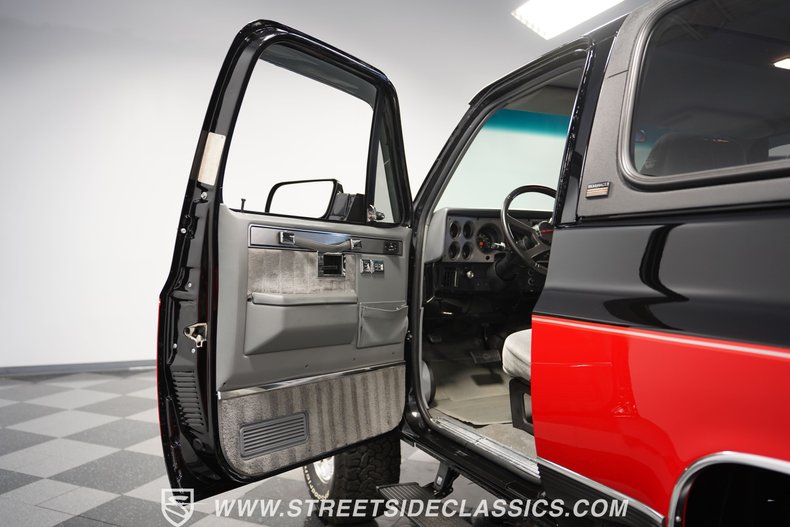 Chevrolet-Blazer-1990-Black-Gray-35