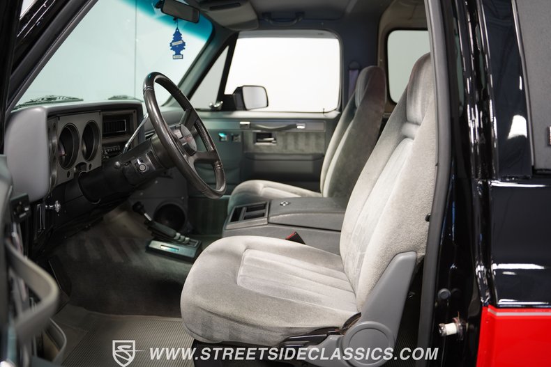 Chevrolet-Blazer-1990-Black-Gray-37