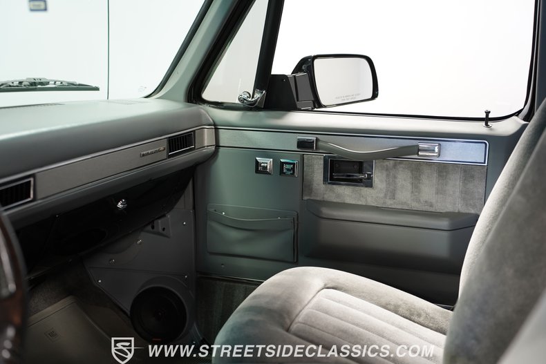 Chevrolet-Blazer-1990-Black-Gray-42