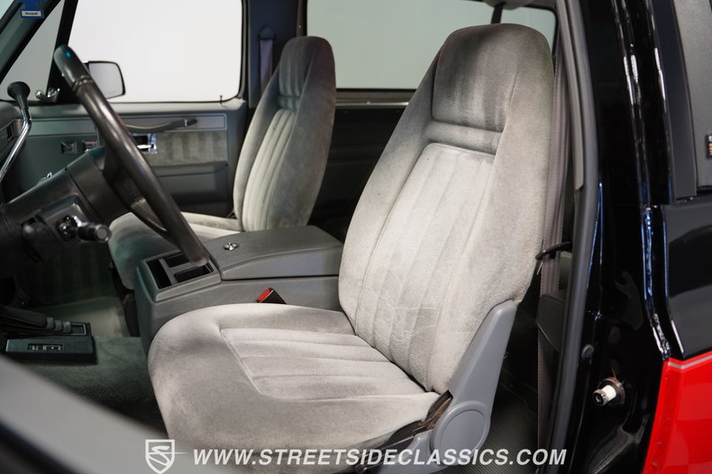 Chevrolet-Blazer-1990-Black-Gray-43