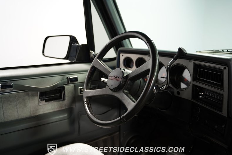 Chevrolet-Blazer-1990-Black-Gray-49