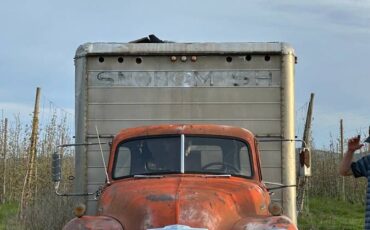 Chevrolet-Box-truck-1951-red-1