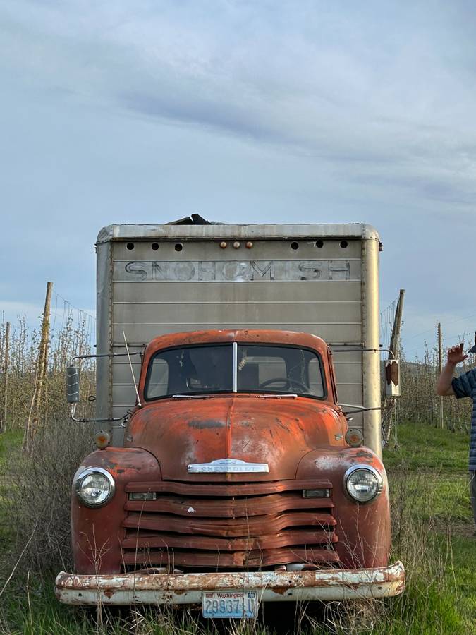 Chevrolet-Box-truck-1951-red-1
