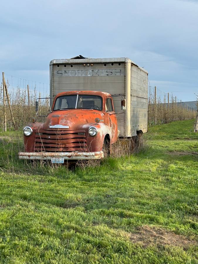 Chevrolet-Box-truck-1951-red