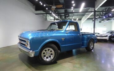 Chevrolet-C-10-1967-Truck-1