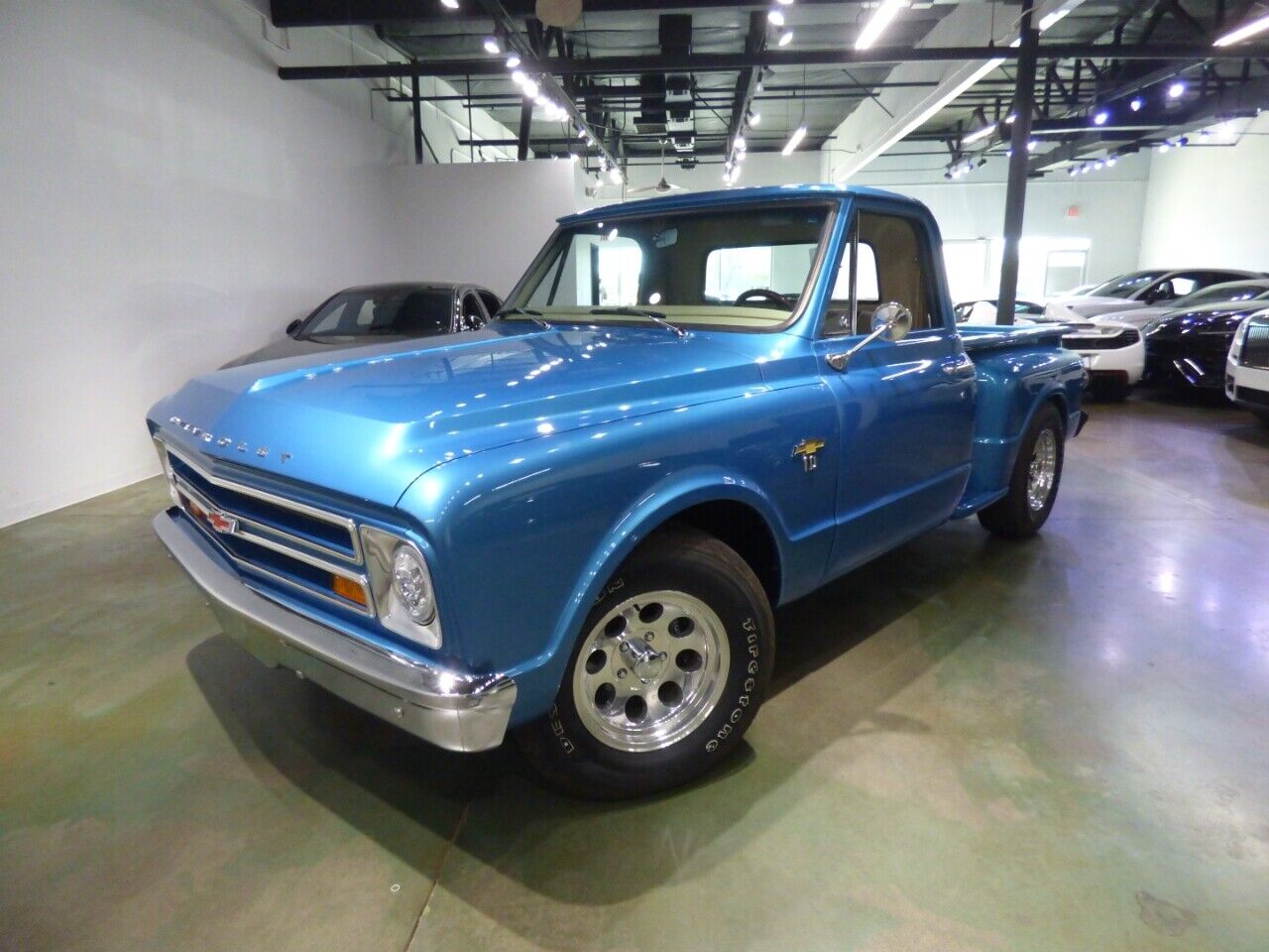 Chevrolet-C-10-1967-Truck-2