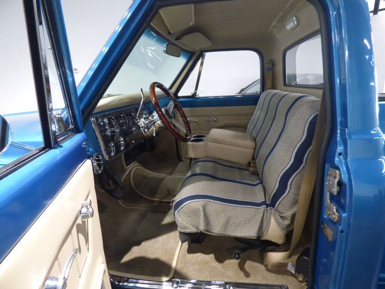 Chevrolet-C-10-1967-Truck-27