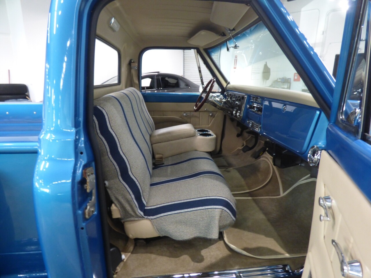 Chevrolet-C-10-1967-Truck-32