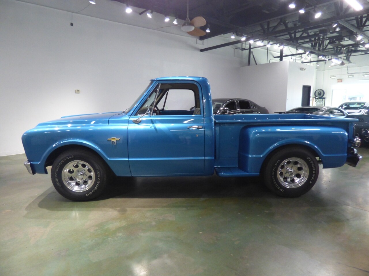 Chevrolet-C-10-1967-Truck-4