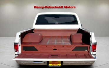 Chevrolet-C-10-1974-Classic-Car-21