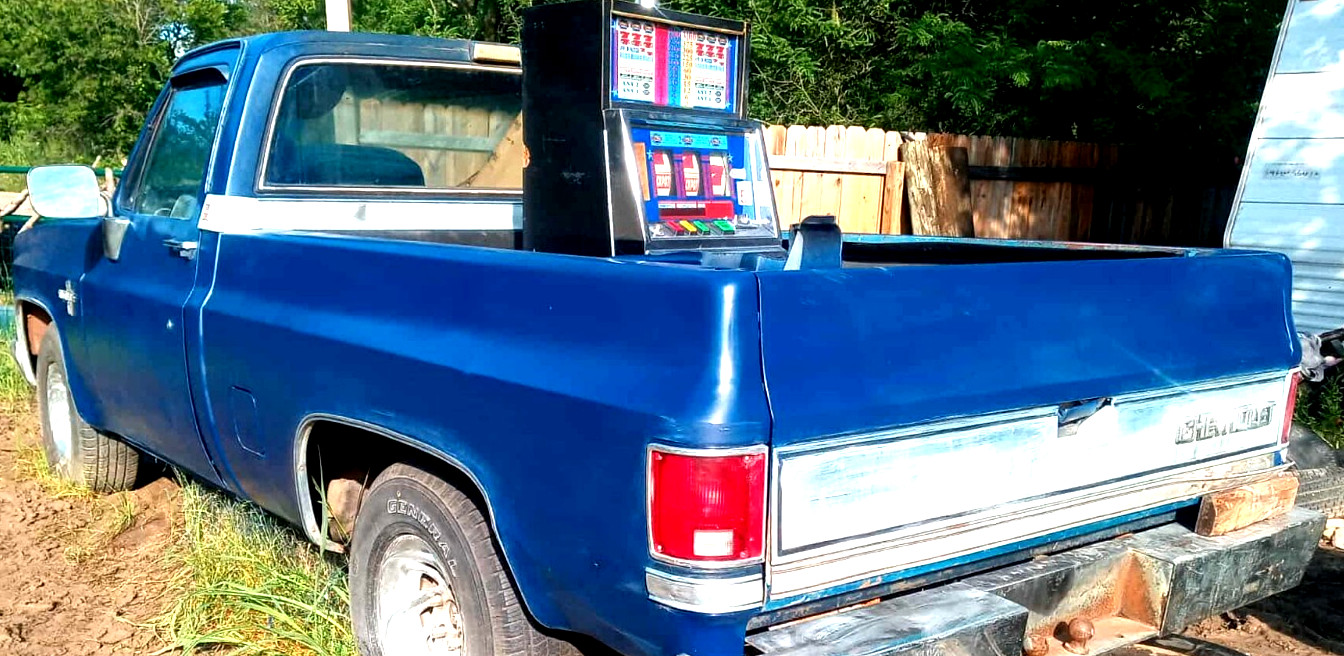 Chevrolet-C-10-1983-Standard-Cab-Pickup-3