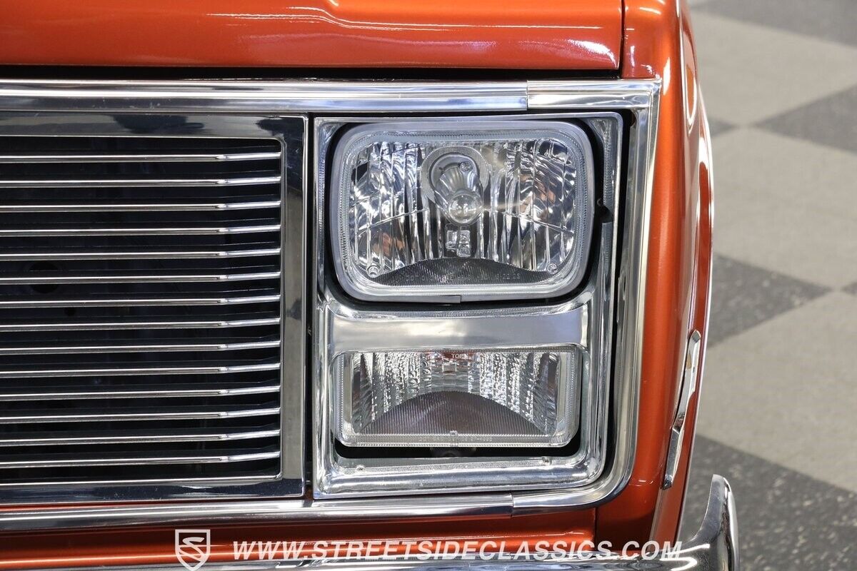 Chevrolet-C-10-1985-Pickup-Truck-19