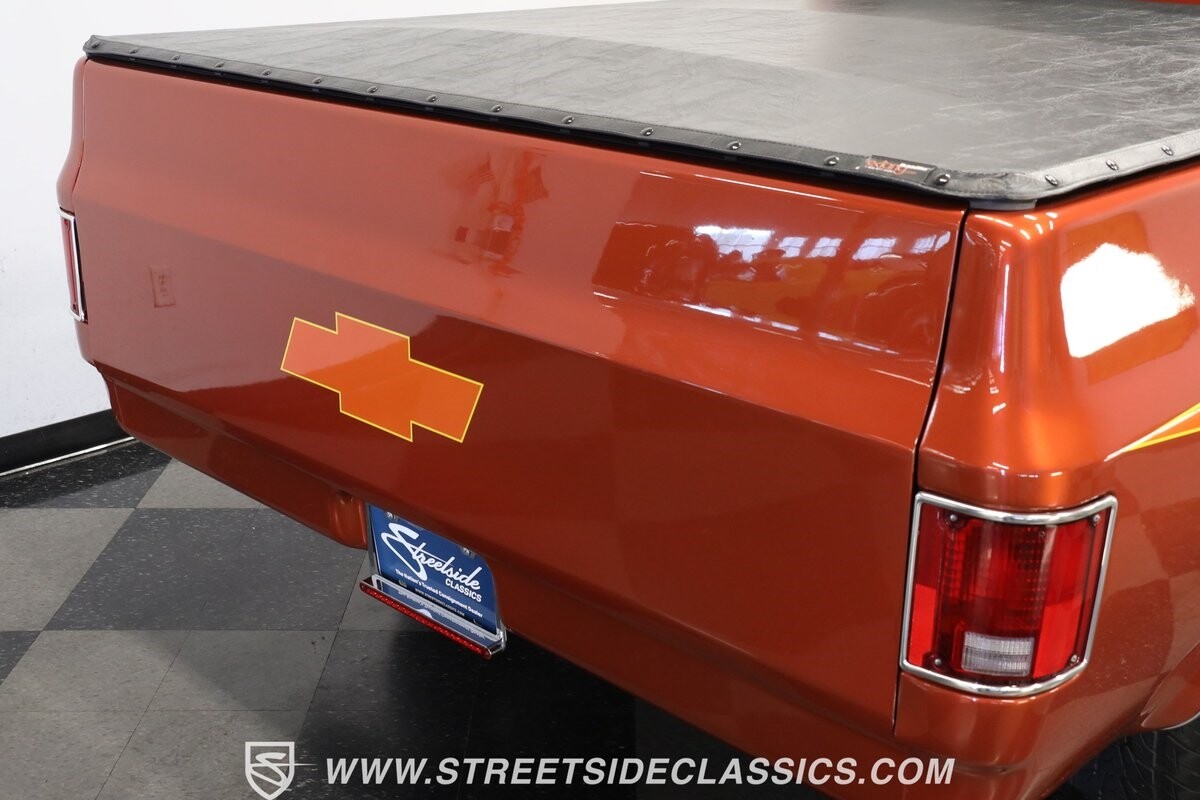 Chevrolet-C-10-1985-Pickup-Truck-24