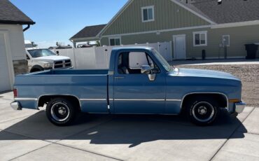 Chevrolet-C-10-1985-Standard-Cab-Pickup-1
