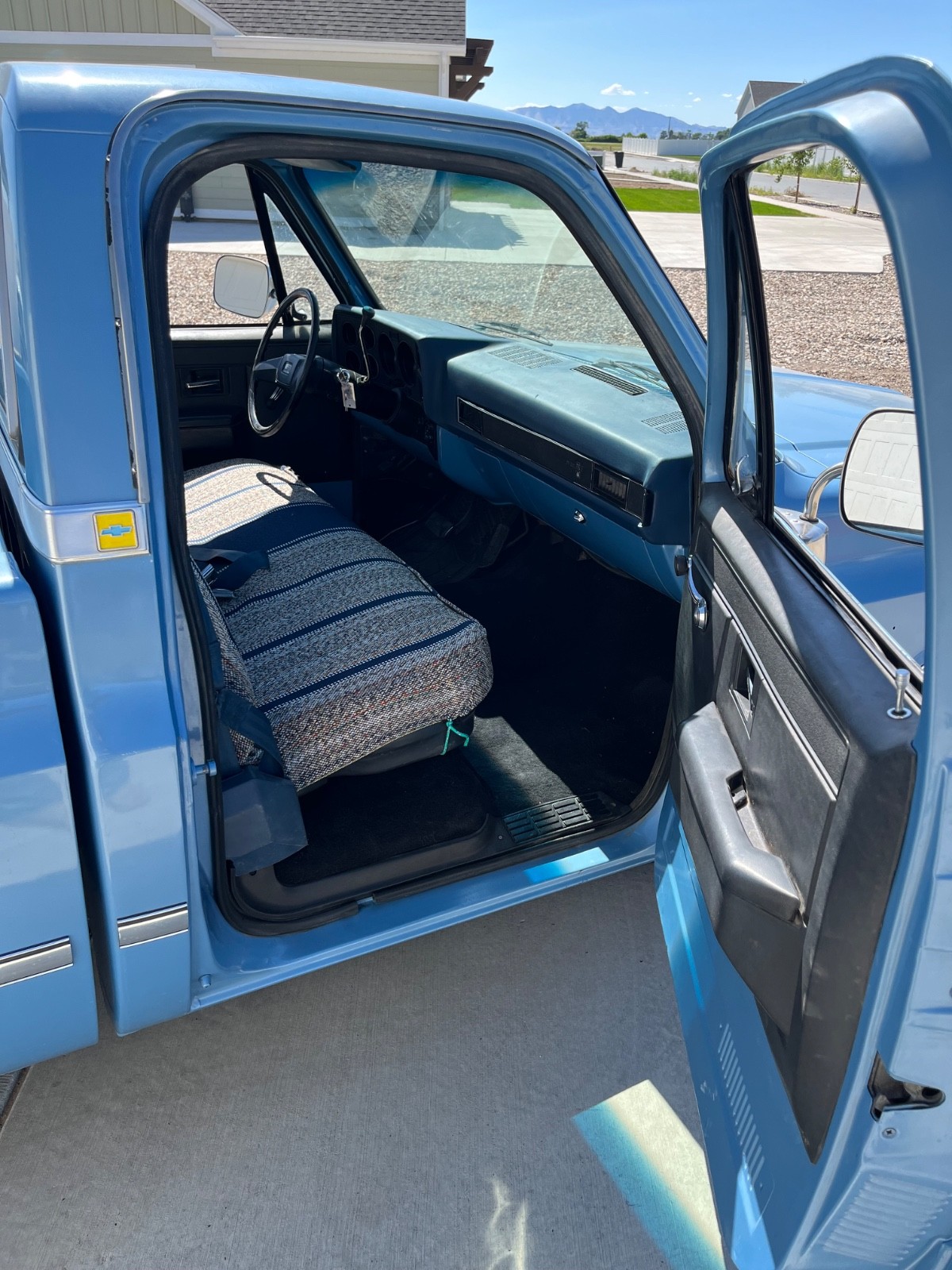 Chevrolet-C-10-1985-Standard-Cab-Pickup-12