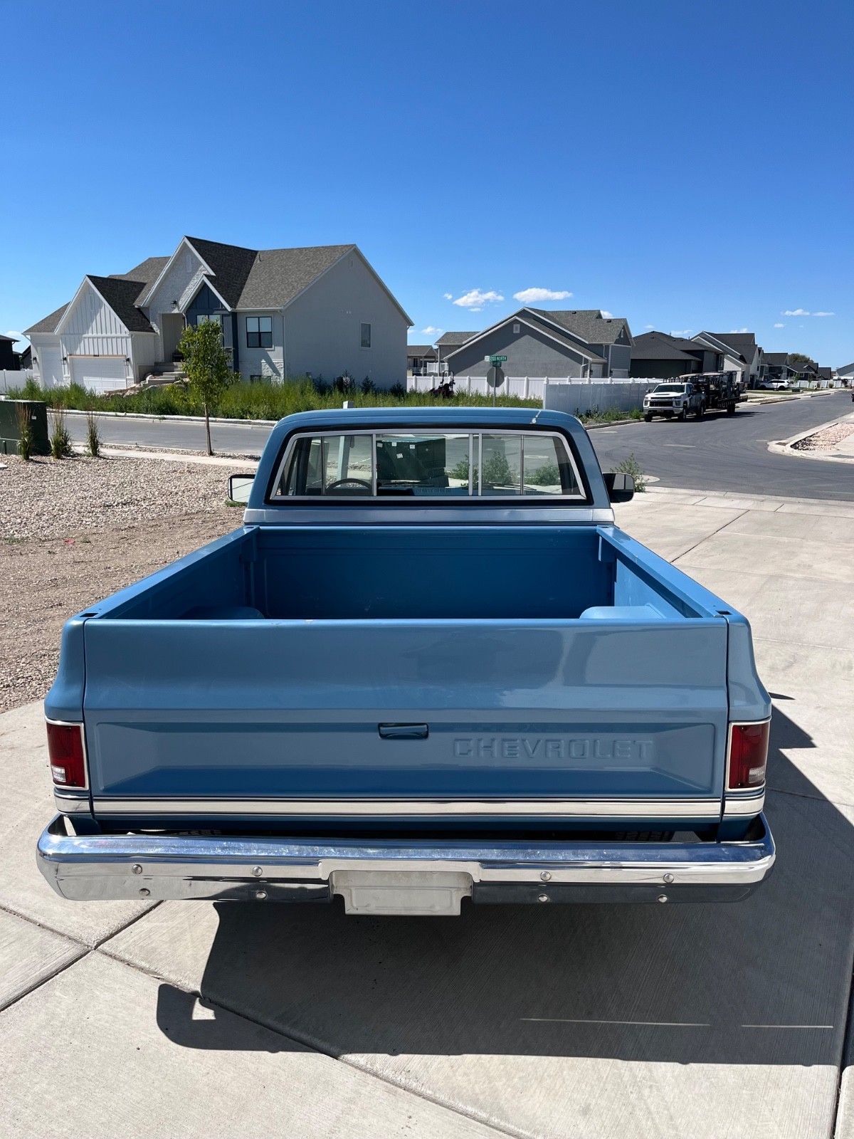 Chevrolet-C-10-1985-Standard-Cab-Pickup-17