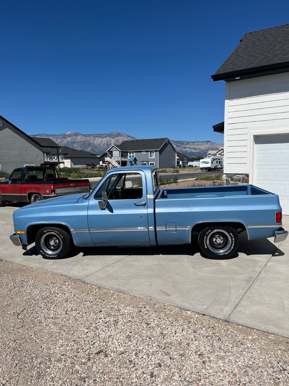 Chevrolet-C-10-1985-Standard-Cab-Pickup-2