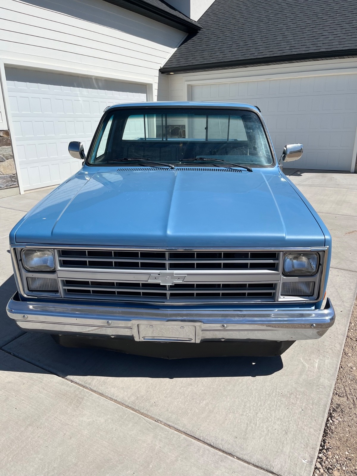 Chevrolet-C-10-1985-Standard-Cab-Pickup-3