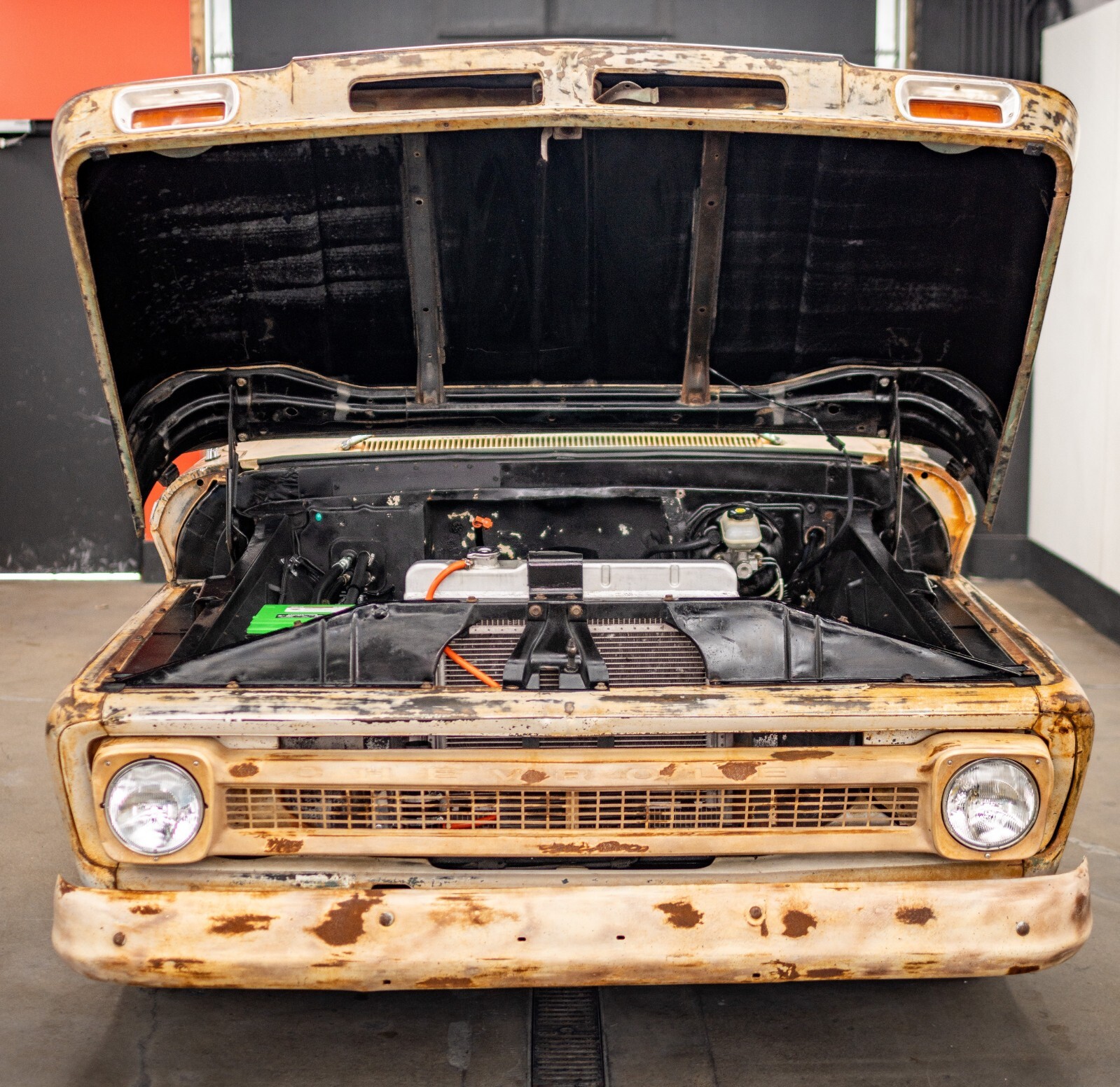 Chevrolet-C-20-1965-Crew-Cab-Pickup-3
