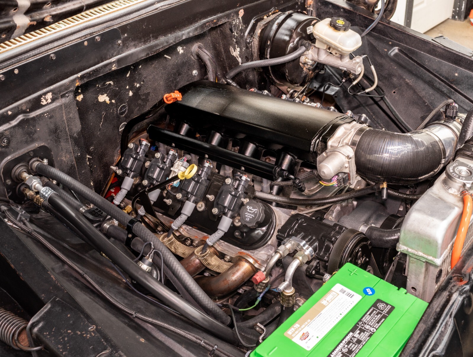 Chevrolet-C-20-1965-Crew-Cab-Pickup-4