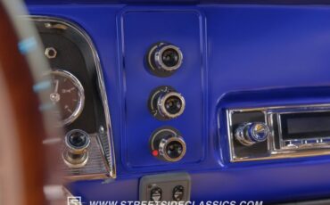 Chevrolet-C10-1966-Gravity-Blue-Pearl-Tan-11