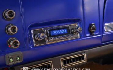Chevrolet-C10-1966-Gravity-Blue-Pearl-Tan-12