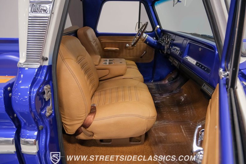 Chevrolet-C10-1966-Gravity-Blue-Pearl-Tan-13