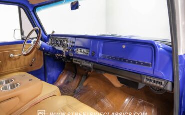 Chevrolet-C10-1966-Gravity-Blue-Pearl-Tan-14