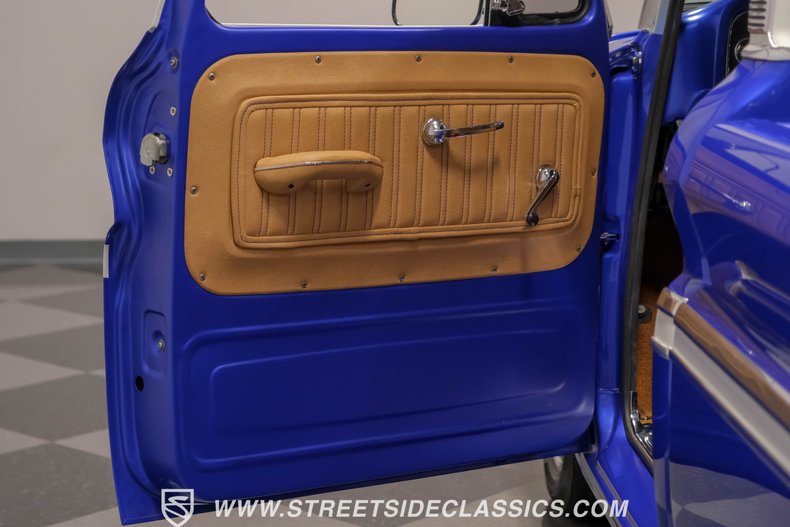 Chevrolet-C10-1966-Gravity-Blue-Pearl-Tan-15