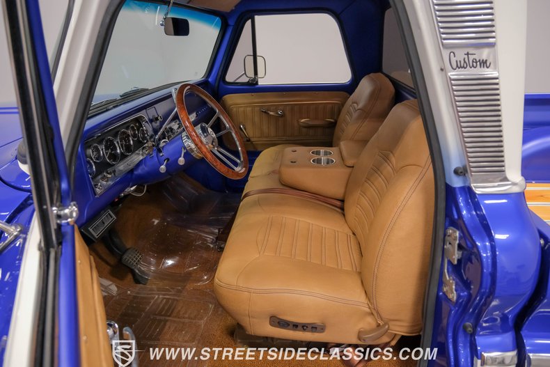 Chevrolet-C10-1966-Gravity-Blue-Pearl-Tan-16