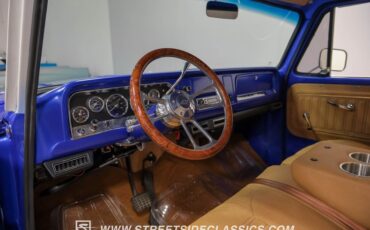 Chevrolet-C10-1966-Gravity-Blue-Pearl-Tan-2
