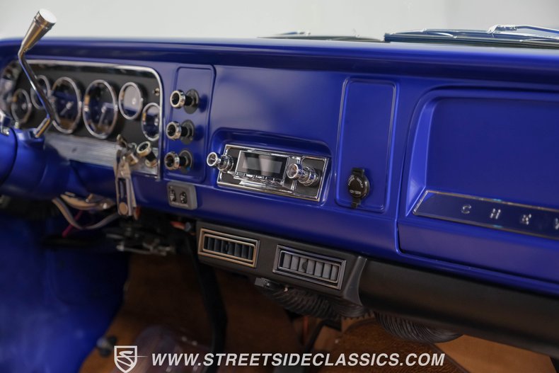 Chevrolet-C10-1966-Gravity-Blue-Pearl-Tan-34