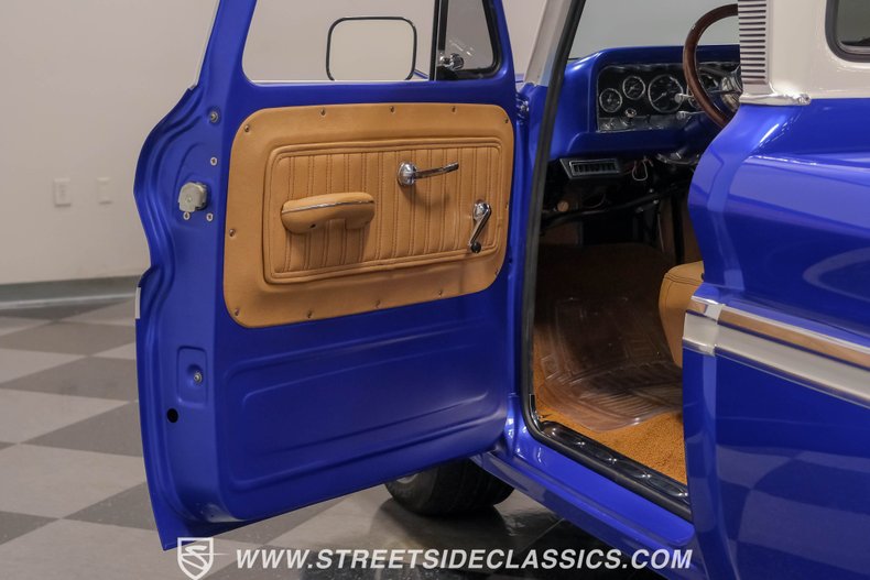 Chevrolet-C10-1966-Gravity-Blue-Pearl-Tan-38