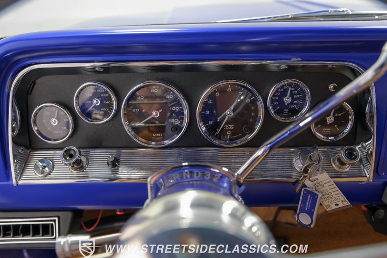 Chevrolet-C10-1966-Gravity-Blue-Pearl-Tan-43