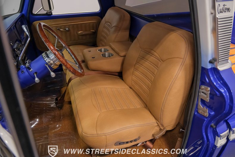 Chevrolet-C10-1966-Gravity-Blue-Pearl-Tan-45