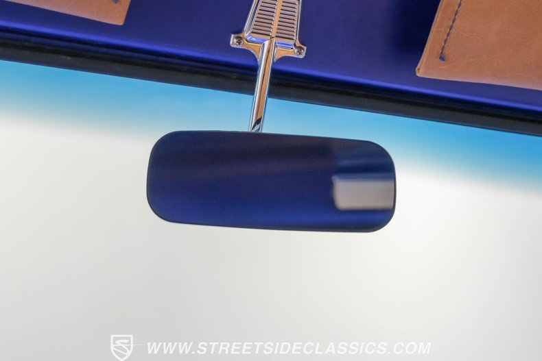 Chevrolet-C10-1966-Gravity-Blue-Pearl-Tan-48
