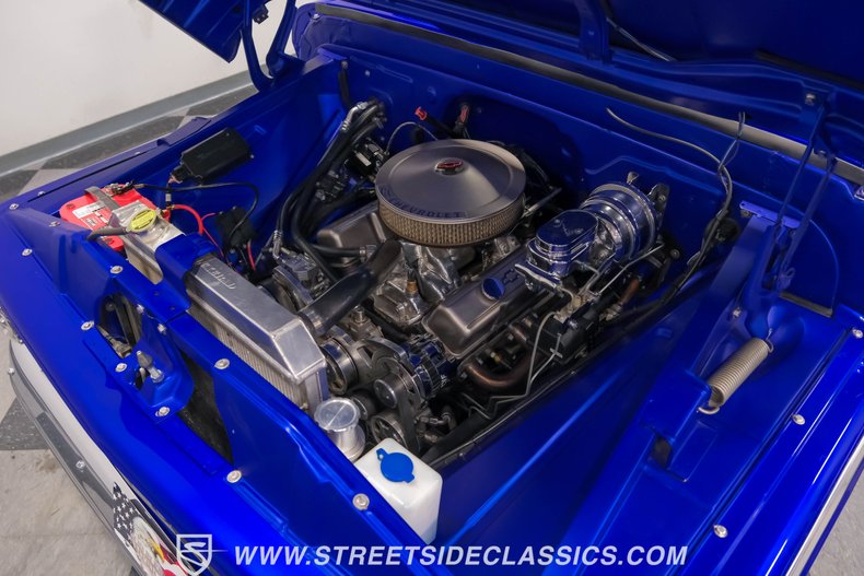 Chevrolet-C10-1966-Gravity-Blue-Pearl-Tan-9