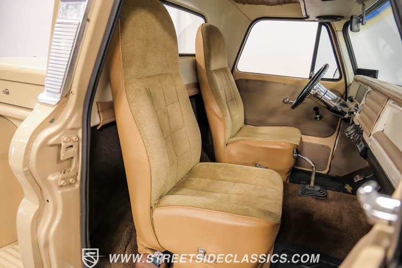 Chevrolet-C10-1966-Tan-Tan-44