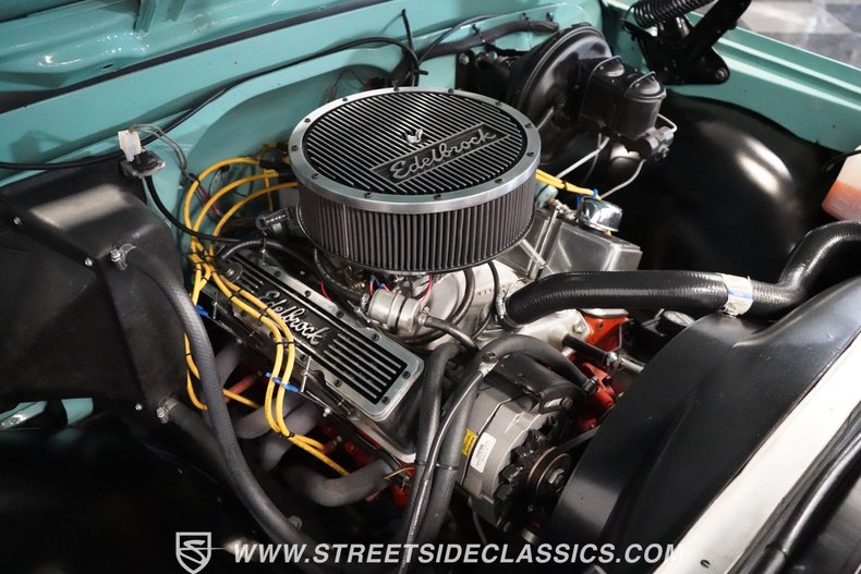 Chevrolet-C10-1967-Mint-Green-White-34