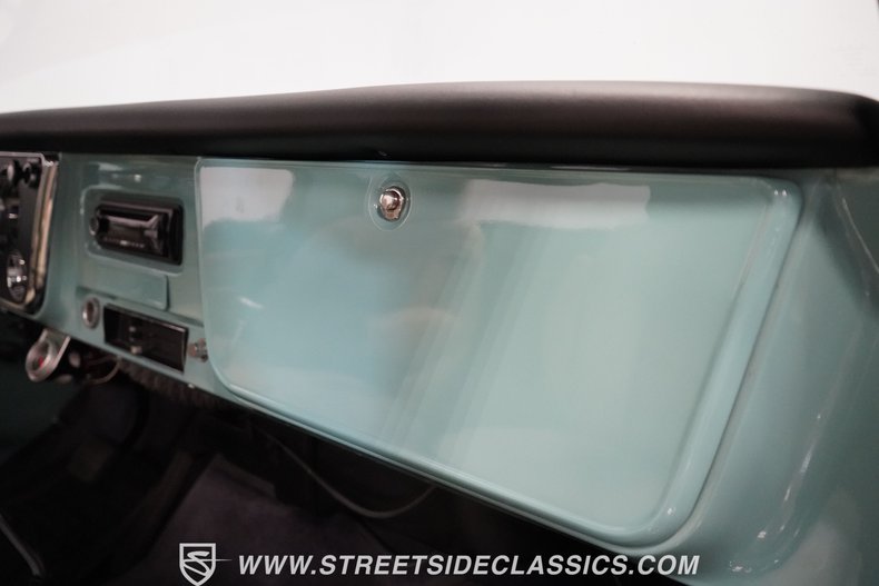 Chevrolet-C10-1967-Mint-Green-White-8