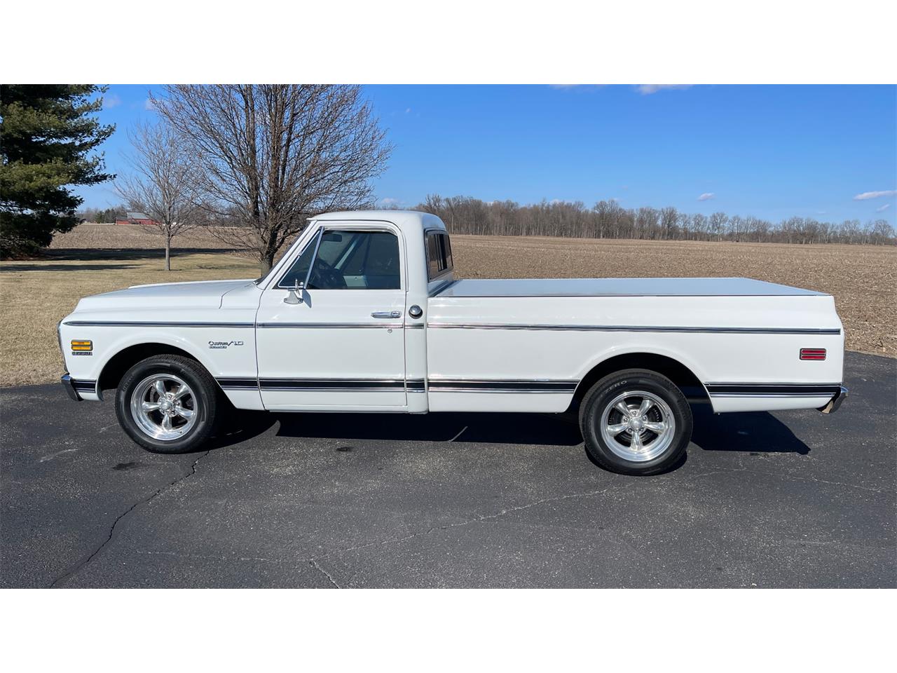 Chevrolet-C10-1972-Bright-White-Tan-Leather-11