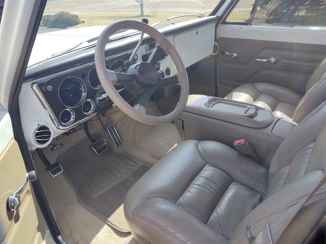 Chevrolet-C10-1972-Bright-White-Tan-Leather-13