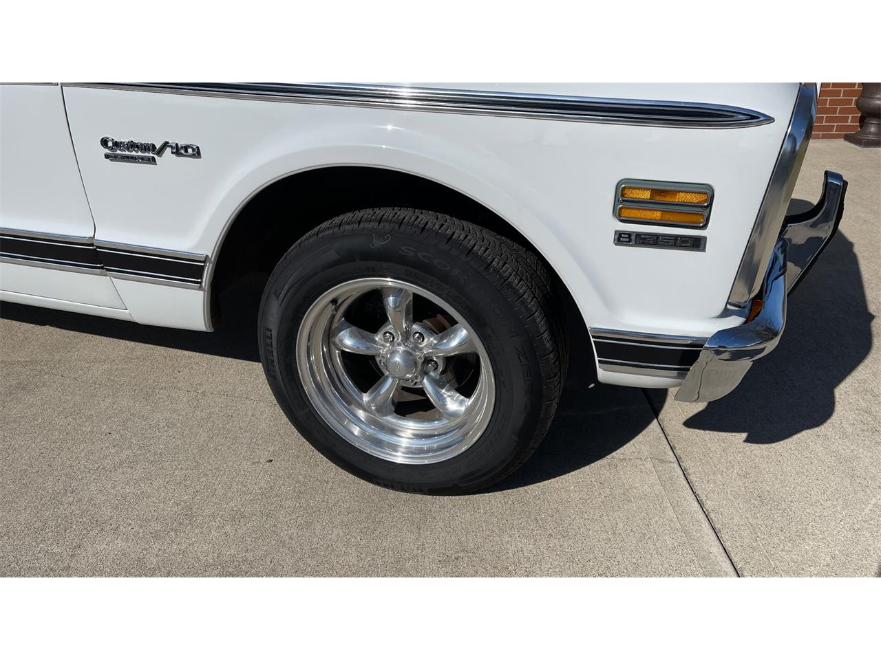 Chevrolet-C10-1972-Bright-White-Tan-Leather-7