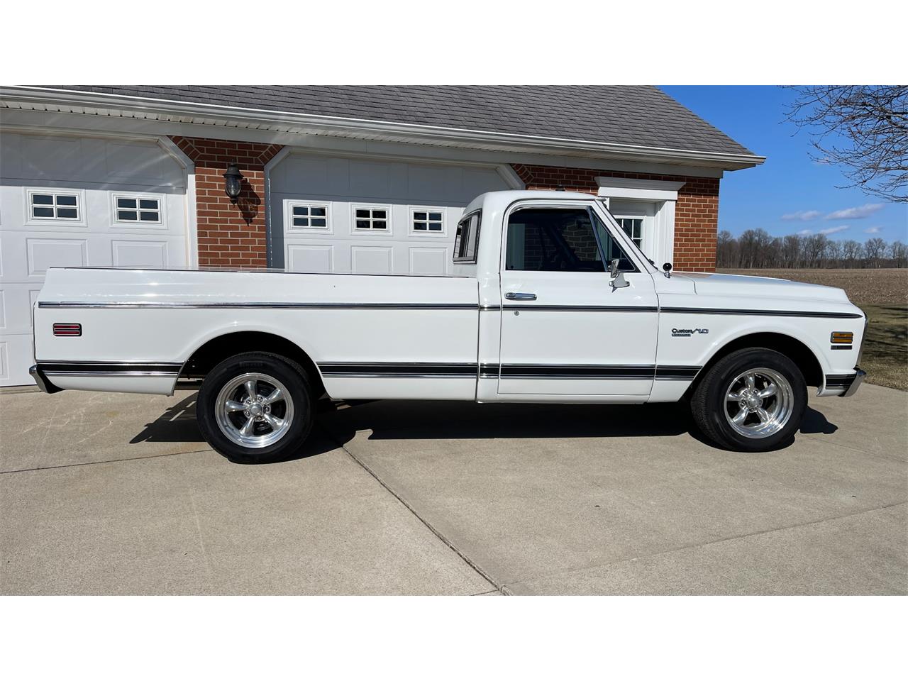 Chevrolet-C10-1972-Bright-White-Tan-Leather-8