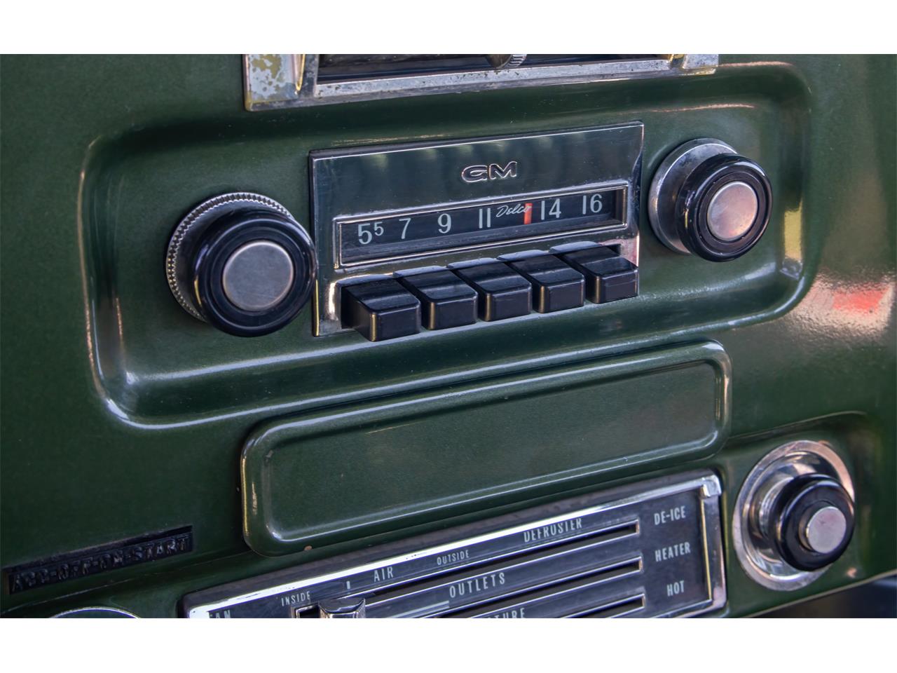 Chevrolet-C10-1972-Green-amp-White-Green-22