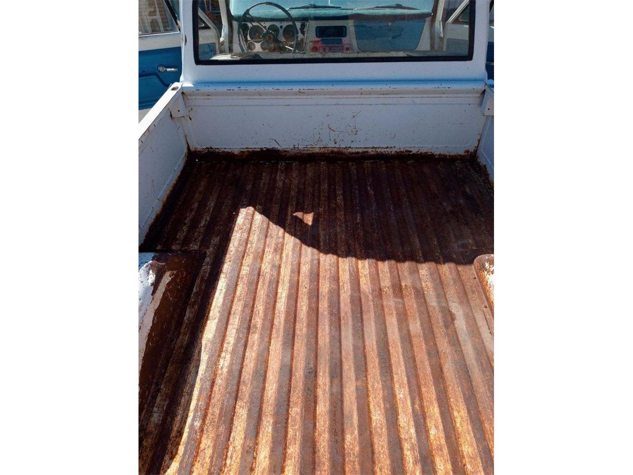Chevrolet-C10-1972-White-BlueWhite-4